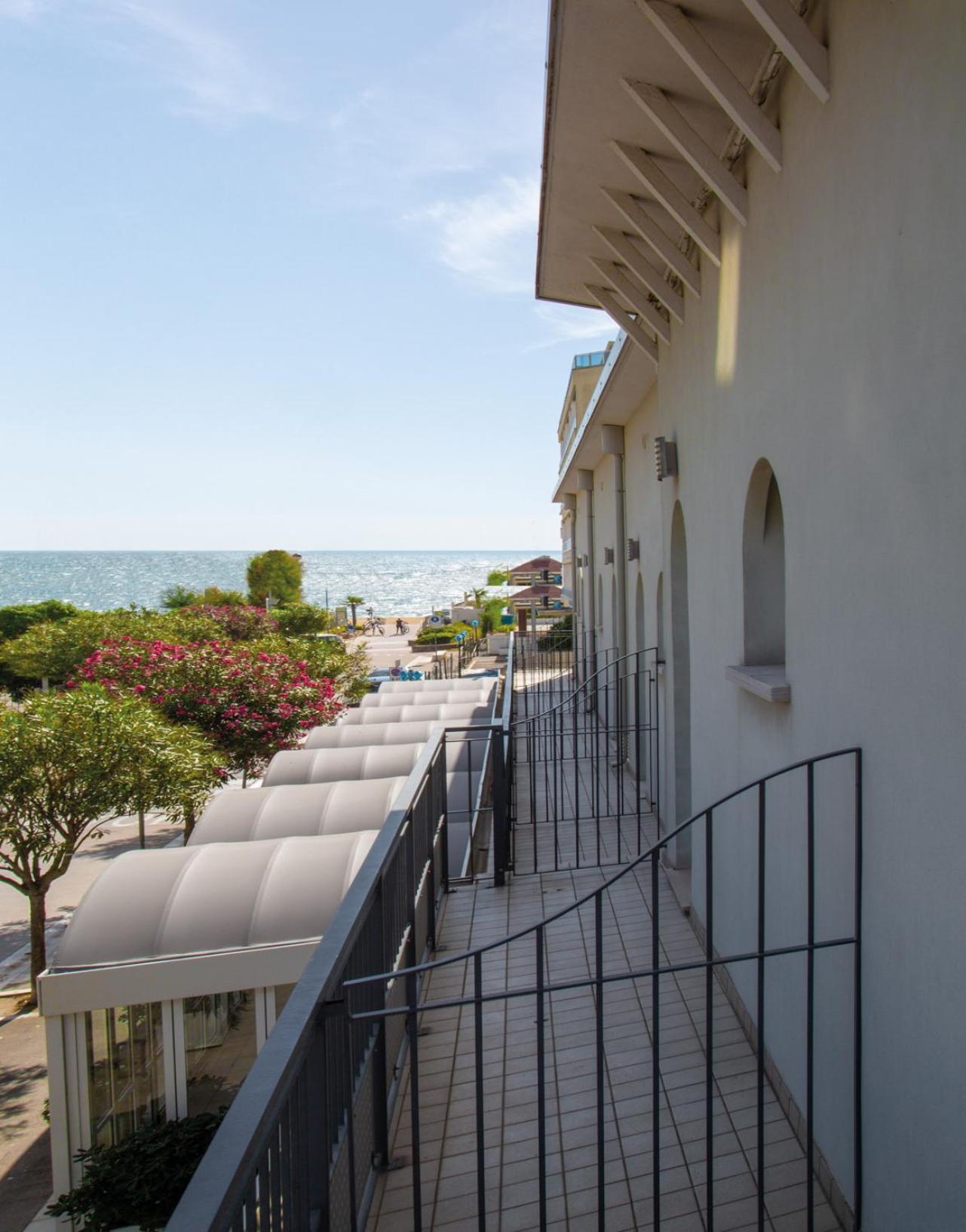 Ginevra Hotel *